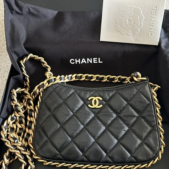 Chanel handbag - Picture 10 of 17